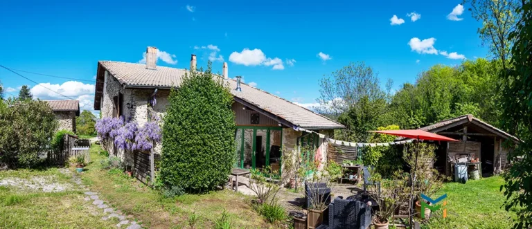 Lire la suite à propos de l’article Maison + Gîte 215m² – Rochechinard (26)