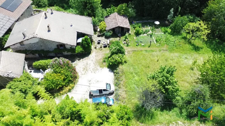 Lire la suite à propos de l’article Maison + Gîte 215m² – Rochechinard (26)